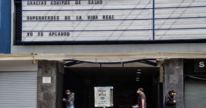 Un cine frente a la Glorieta Diana en Av. Reforma. Foto: Andrea Murcia, Cuartoscuro