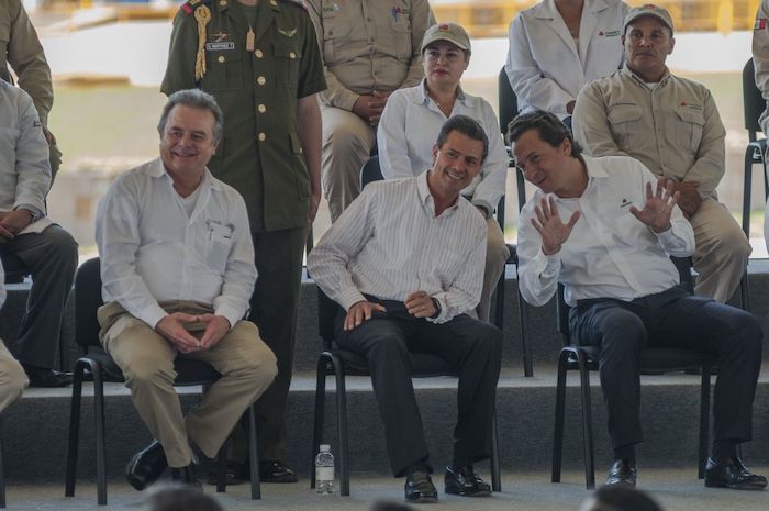 El expresidente Enrique Peña Nieto y Emilio Lozoya en el Complejo Petroquímico Cosoleacaque en Veracruz.