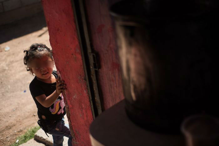 Una niña de Zacatecas vive en contexto de pobreza.