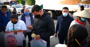 El colectivo, esperando la reunión con el Gobierno federal. Foto: Edith Domínguez vía PopLab