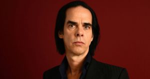 Hace más de un año, Nick Cave compartió en su sitio web The Red Right Hand Files una lista de reproducción de canciones que se distinguen del resto de lo que ha escuchado en su vida. Foto: Especial