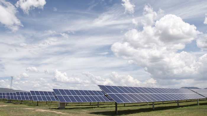 La energía solar genera más empleos que la basada en el carbón. 