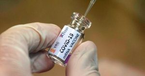 "La distribución gradual no tendrá beneficio a corto plazo", dijo Graciela Morales, jefa de asuntos científicos de Pzifer durante una charla organizada por la Federación Latinoamericana de la Industria Farmacéutica (FIFARMA). Foto: AP