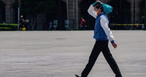 A la población vulnerable no se le envió a casa en su totalidad, como lo estipulaban instrucciones sanitarias a nivel federal. Foto: Cuartoscuro