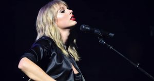 El octavo disco de estudio de Swift se forjó casi como un "yo me lo guiso, yo me lo como". Foto: Taylor Swift, Facebook Oficial