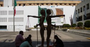 Patio central de las oficinas del Servicio de Administración Tributaria (SAT). Foto: Andrea Murcia, Cuartoscuro. 