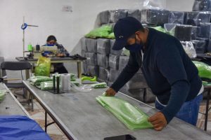 fabrica-manufactura-trajes-plastico