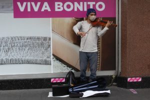 coronavirus-pobreza-musico-calle-cdmx