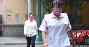 La Jefa de Gobierno, Claudia Sheinbaum insistió en continuar con las medidas de seguridad establecidas por las autoridades sanitarias del país, tales como el uso de cubrebocas y la sana distancia. Foto: Cuartoscuro