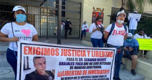 Su captura ha propiciado marchas y protestas en diversas ciudades del estado de Chiapas, y se espera una marcha simultánea en más de 50 ciudades del país el 9 de agosto, para exigir la libertad el médico que ahora está hospitalizado. Foto: Chiapas Paralelo.