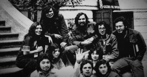 Los jóvenes poetas infrarrealistas, reunidos en el Parque de Chapultepec (1976). Entre ellos, Roberto Bolaño y José Vicente Anaya (arriba a la derecha). Foto: Especial