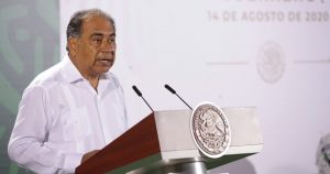 Héctor Astudillo Flores dio a conocer esta mañana su renuncia al Partido Revolucionario Institucional (PRI) luego de casi 40 años de militancia. Foto: Presidencia vía Cuartoscuro