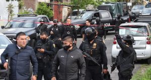 Operativo en Tlalpan, CdMx, de julio de 2020 donde fueron detenidos 4 hombres acusados de extorsión, los cuales portaban gorras del cártel de Jalisco. Foto:  Cristian Hernández, Cuartoscuro.