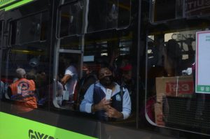 personas-camion-cdmx-covid-19