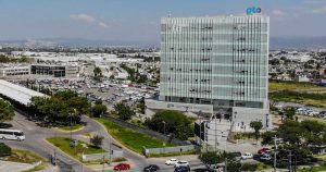 Edificio gubernamental en zona Delta, en León. Foto: Juan José Plascencia, POPLab
