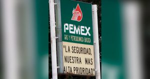 El organismo decidió emitir la recomendación 38/2020 al Director General de Petróleos Mexicanos (Pemex), Octavio Romero Oropeza, por la violación al derecho humano a la protección de la salud con motivo de la inadecuada atención médica proporcionada a un hombre de 70 años. Foto: Francisco Guasco, Cuartoscuro
