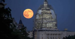 Luna azul sobre Washington en 2015. Foto: NASA