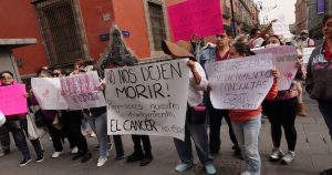 Familiares protestan por la falta de medicamentos para el cáncer Foto: Moisés Pablo, Cuartoscuro.