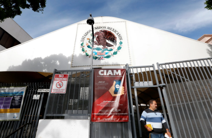 El Consulado de México en Los Ángeles entregó los recursos a las fundaciones de Alejandro Quiroz, Eduardo Bravo Calderón y Emilio España de la Cuesta.