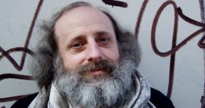 Irazoki es un escritor de origen español, con nacionalidad francesa. Desde 1993 vive en París, donde ha cursado diversos estudios musicales. Desde 2013 es crítico literario en el diario El Mundo. Foto: Especial