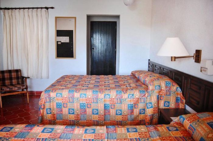 Interior de una habitación del Hotel Delfín.