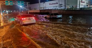 Las fuertes lluvias registradas en Mazatán dejaron inundaciones en vialidades principales. Foto: Noroeste