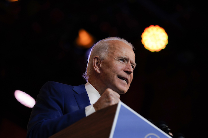 El Presidente electo Joe Biden habla en el teatro The Queen, en Wilmington, Delaware, el miércoles 25 de noviembre de 2020.