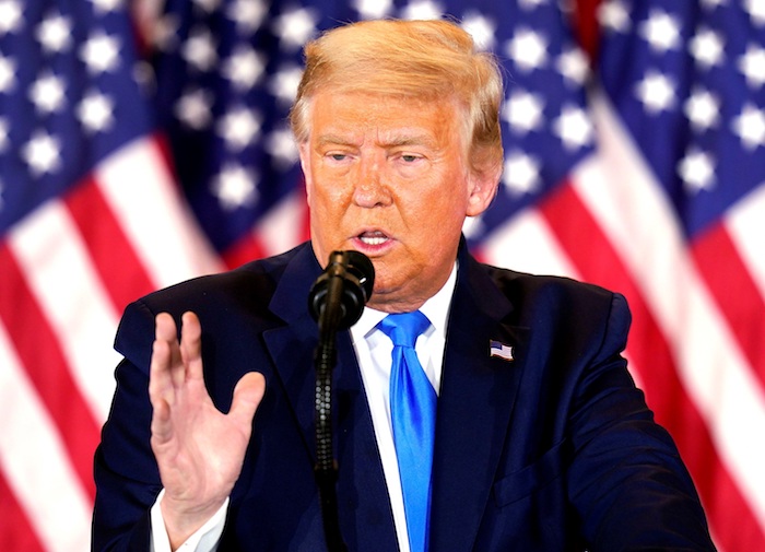 El Presidente de Estados Unidos, Donald J. Trump, habla en la noche de las elecciones en un evento en la Casa Blanca en Washington, DC.