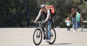 Repartidor de comida en CdMx. Foto: Victoria Valtierra, Cuartoscuro. 