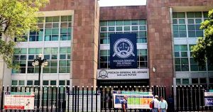 El cuerpo de la menor a simple vista presentaba lesiones diversas, por lo que fue trasladada al Servicio Médico Legista (Semele) para practicarle la necropsia, misma que determinó que la menor murió por una causa violenta. Foto: Especial vía Pulso SLP