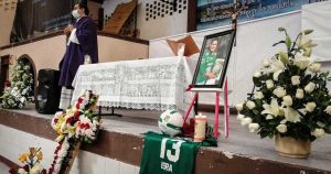 Familiares despidieron al reportero. Foto: Pop Lab.