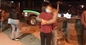 Luego de su localización, los Policías se contactaron con los familiares de la joven, mismos que agradecieron las atenciones de los elementos de seguridad. Foto: Especial vía el Pulso