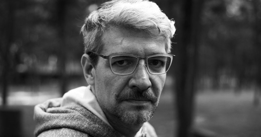 Tejer la oscuridad relata la diáspora que emprende un grupo de jóvenes en un mundo desolado, donde la humanidad se ha duplicado y se vive una guerra global. Foto: Cortesía editorial