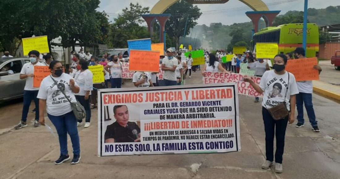 Habitantes de Acala durante una marcha en exigencia a la liberación del urgenciólogo Grajales Yuca. Foto: Especial vía Chiapas Paralelo. 