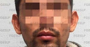 La Policía Municipal de Rioverde ubicó la camioneta pick up del hombre buscado y lograron asegurarlo y ponerlo a disposición de la Cuarta Delegación de la FGESLP. Foto: FGE SLP