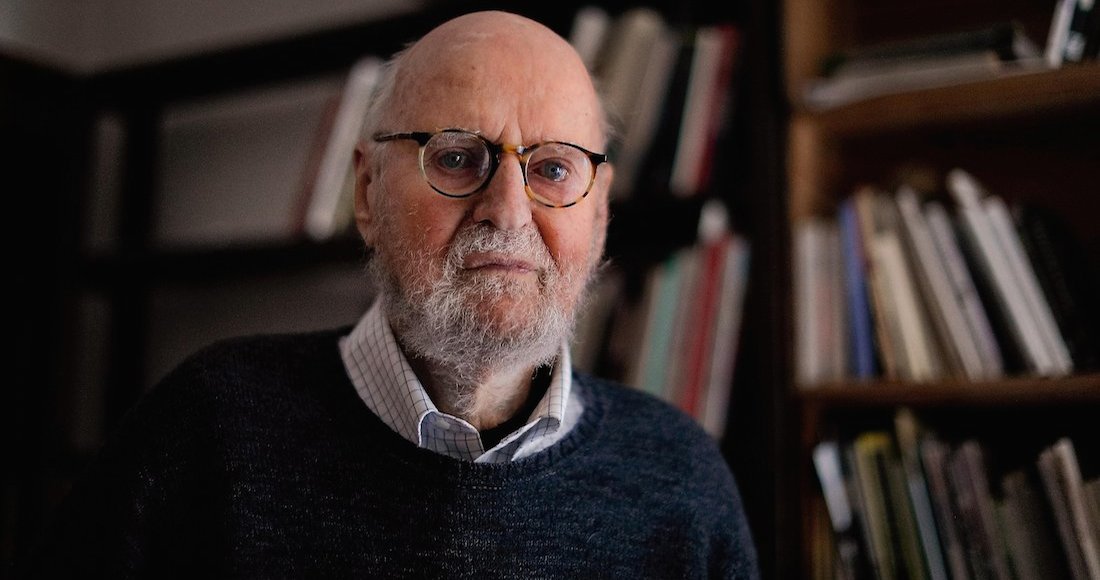 "Vida infinita" es una antología que reúne parte de la obra poética de Lawrence Ferlinghetti, concretamente de sus libros publicados entre 1955 y 1979. Foto: Especial