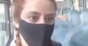 La joven realizó la transmisión por Facebook. Foto: Tomada de video 