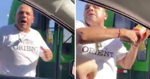 El sujeto enfureció cuando le pidieron no tirar basura. Foto: Captura de pantalla.