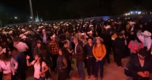 El baile, que se llevó a cabo el pasado 16 de enero, fue organizado por la agencia AGM Music, quien además transmitió parte del evento a través de su página de Facebook. Foto: Captura de video.