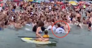 Bolsonaro provocó aglomeraciones en playa de Sao Paulo. Imagen: Captura de pantalla.