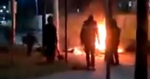 Los motociclistas murieron calcinados. Foto: Captura de pantalla.