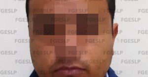 Abisue "N", de 40 años de edad, fue trasladado a las instalaciones de la corporación para realizar su certificación médica, quedando a disposición del Juez competente. Foto: FGE SLP