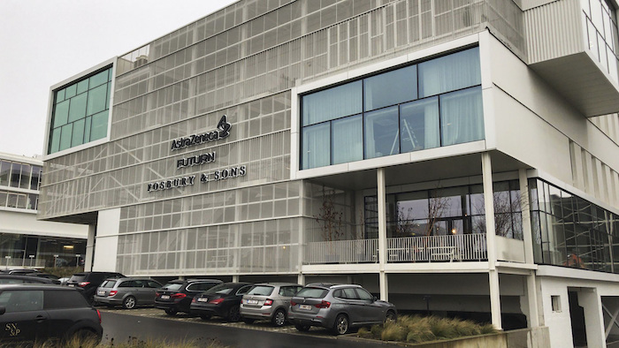 En la imagen, vista de las oficinas de AstraZeneca en Bruselas, el 27 de enero de 2021.