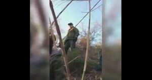 La grabación duró poco menos de dos minutos y medio y se ha viralizado en redes sociales. Sin embargo, hasta el momento las autoridades fronterizas no han emitido ninguna comunicación al respecto. Foto: Captura de pantalla. 