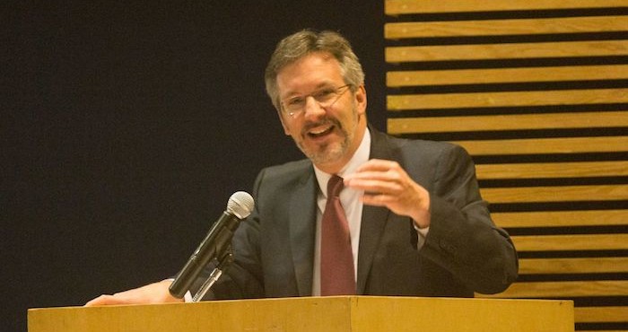 "Los resultados, más allá de la metodología que se emplee, son previsibles, y no se tratará, es válido afirmarlo, de una búsqueda de conclusiones, sino que estas ya están implícitas en las premisas de su vida pública".