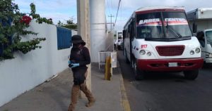 La mujer fue llevada al hospital mientras el hombre fue detenido cuando intentaba huir. Foto: Carlos Cháidez, Noroeste