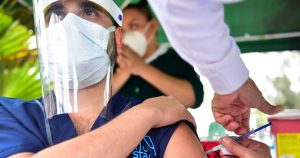 El porcentaje que considera que la epidemia empeora registró bajas, al pasar del 80 a 74 por ciento entre el 9 y 23 de enero. Foto: Cuartoscuro.
