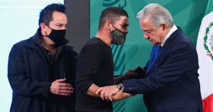 El joven pidió el apoyo del Presidente para recibir apoyo. Foto: Daniel Augusto, Cuartoscuro.