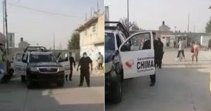 Un video difundido en redes muestra a policías de Chimalhuacán después de que uno de ellos lesionó a una mujer. Foto: Especial.

