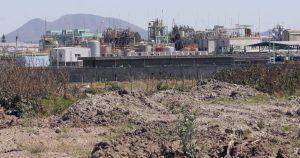 Uno de los problemas que aquejan a este vaso lacustre es que a los alrededores se encuentran fabricas e industrias cuyos desechos desembocan en el Río Santiago. Foto: Fernando Carranza, Cuartoscuro.